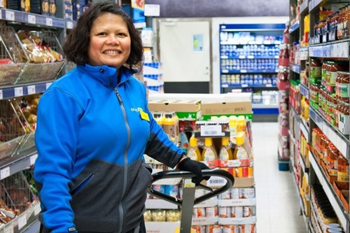 Kvinna med mat